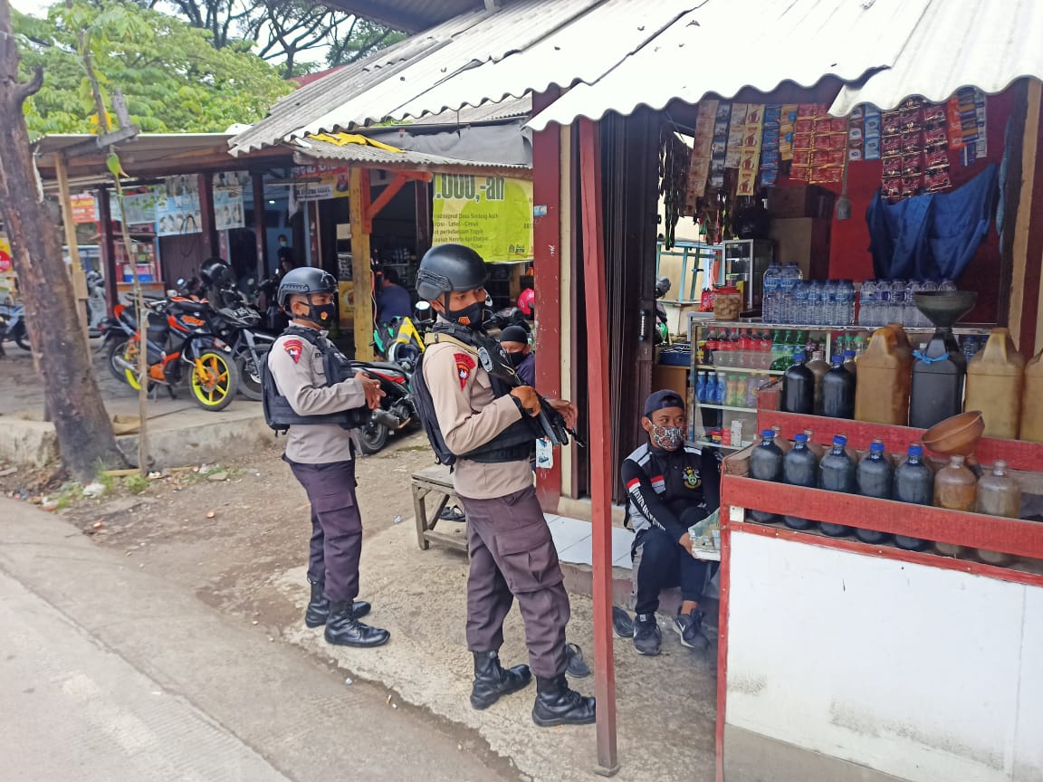 Tidak Bosannya Brimob Jabar Edukasi Prokes Kepada Masyarakat Agar Cegah Penyebaran Covid-19