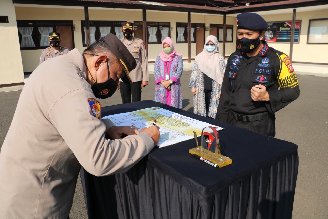 Wujudkan Zona Integritas WBK dan WBBM, PJU Brimob Polda Jabar Tanda Tangani Pakta Integritas