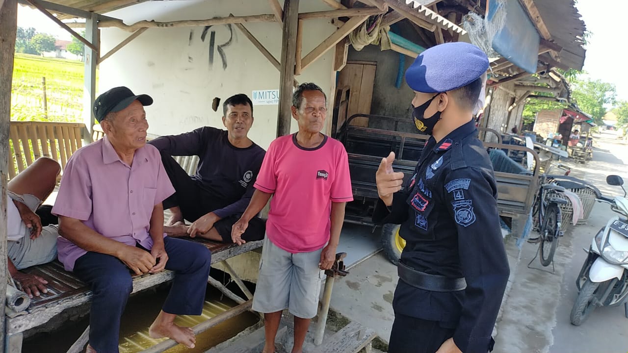 Brimob Jabar Lakukan Patroli Dialogis Ke Pos Kamling Winong