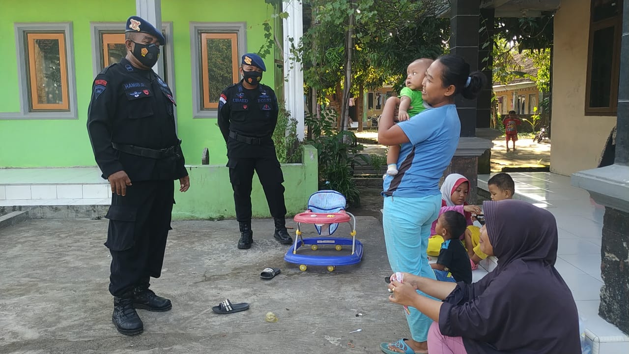 Cegah Covid-19, Brimob Jabar Tanamkan Kedisiplinan Diri Menjalankan Prokes  Kepada Warga