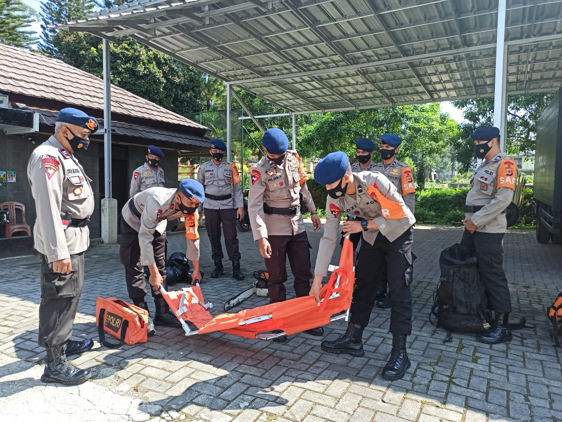 Brimob Polda Jabar Siaga Tanggap Bencana Di Posko SAR Mako Cikole
