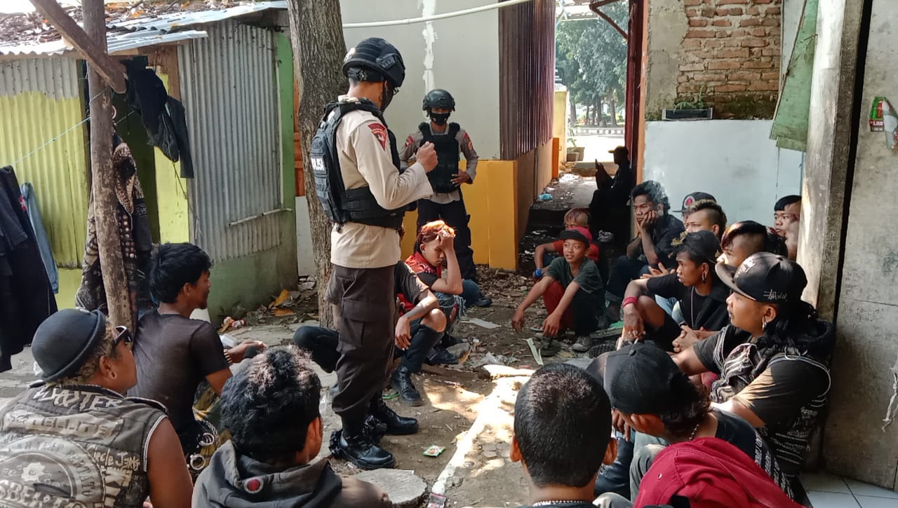 Berikan Perhatian Khusus Kepada Anak Punk Dengan Himbauan Tentang Penggunaan Masker