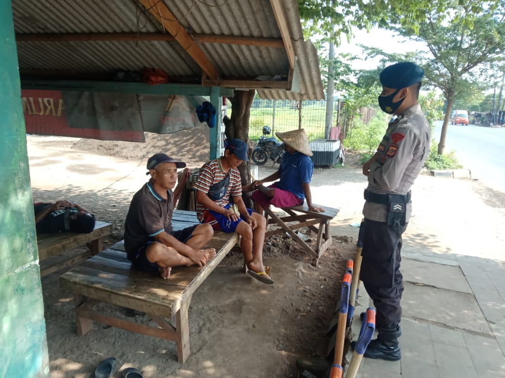 Patroli Sambang Kamtibmas Brimob Jabar Berikan Pesan Kepada Warga Desa Cilodong