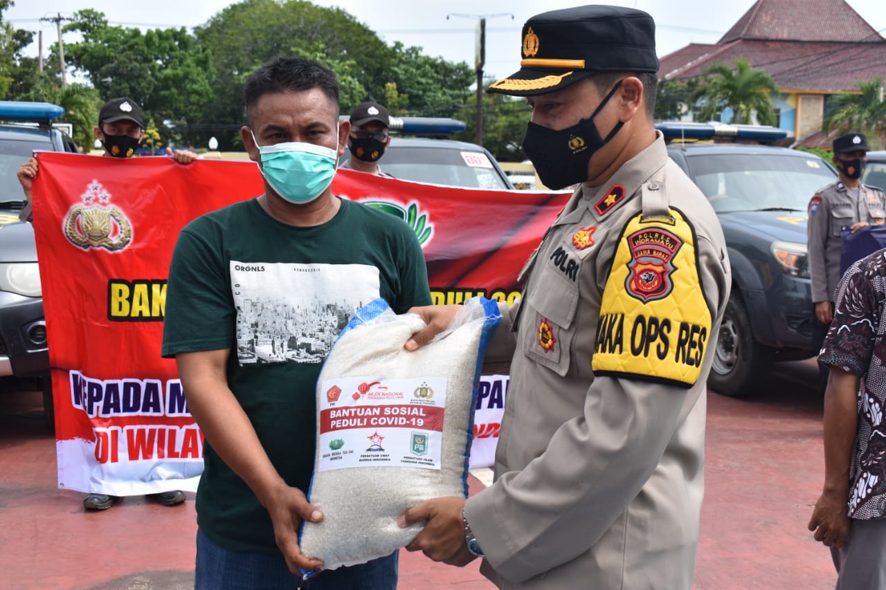 Polres Indramayu Gelar Baksos Ringankan Beban  Masyarakat Kab. Indramayu