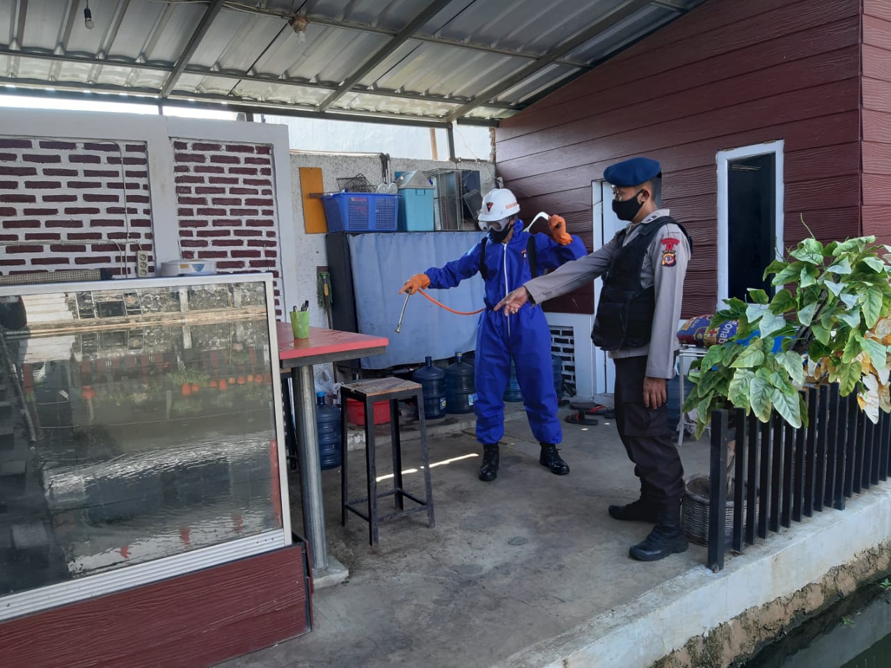 Perum Kiara Beres Jatinangor Jadi Sasaran Penyemprotan Disinfektan Anggota Brimob Jabar