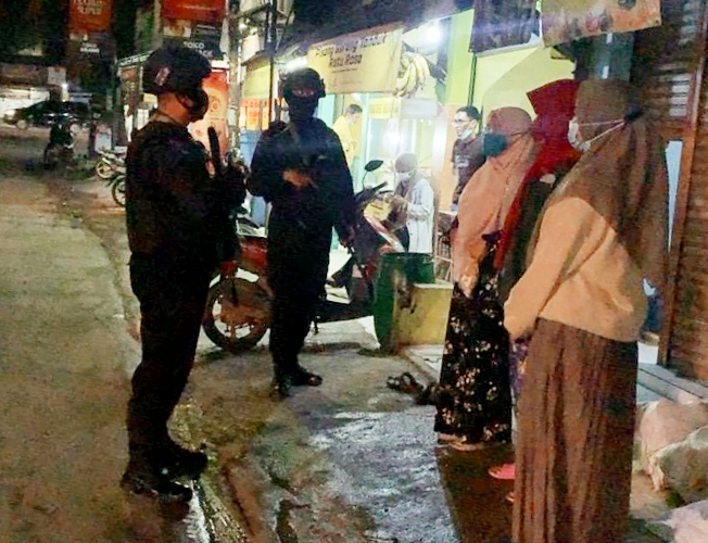 Ingatkan Remaja Gunakan Masker, Wujud Bukti Bakti Brimob Jabar