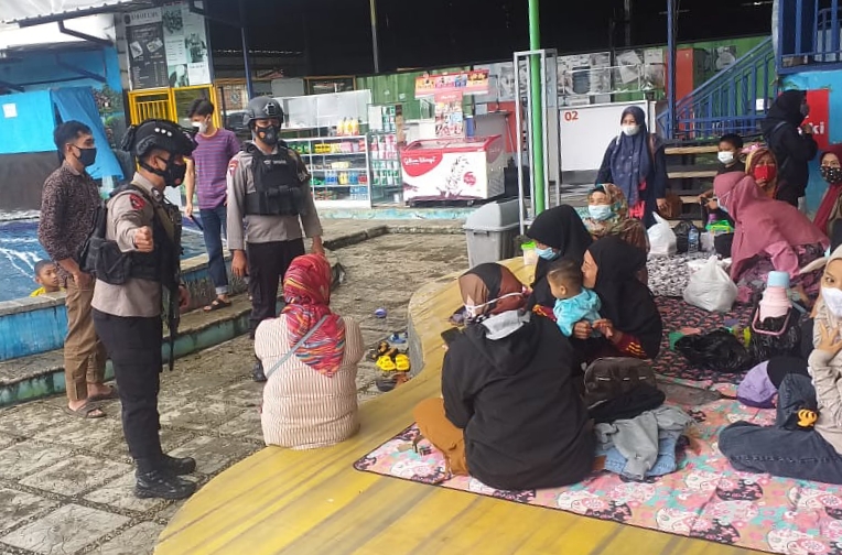 Pengunjung Obyek Wisata Rahayu Water Park Lembang Dihimbau Protokol Kesehatan 