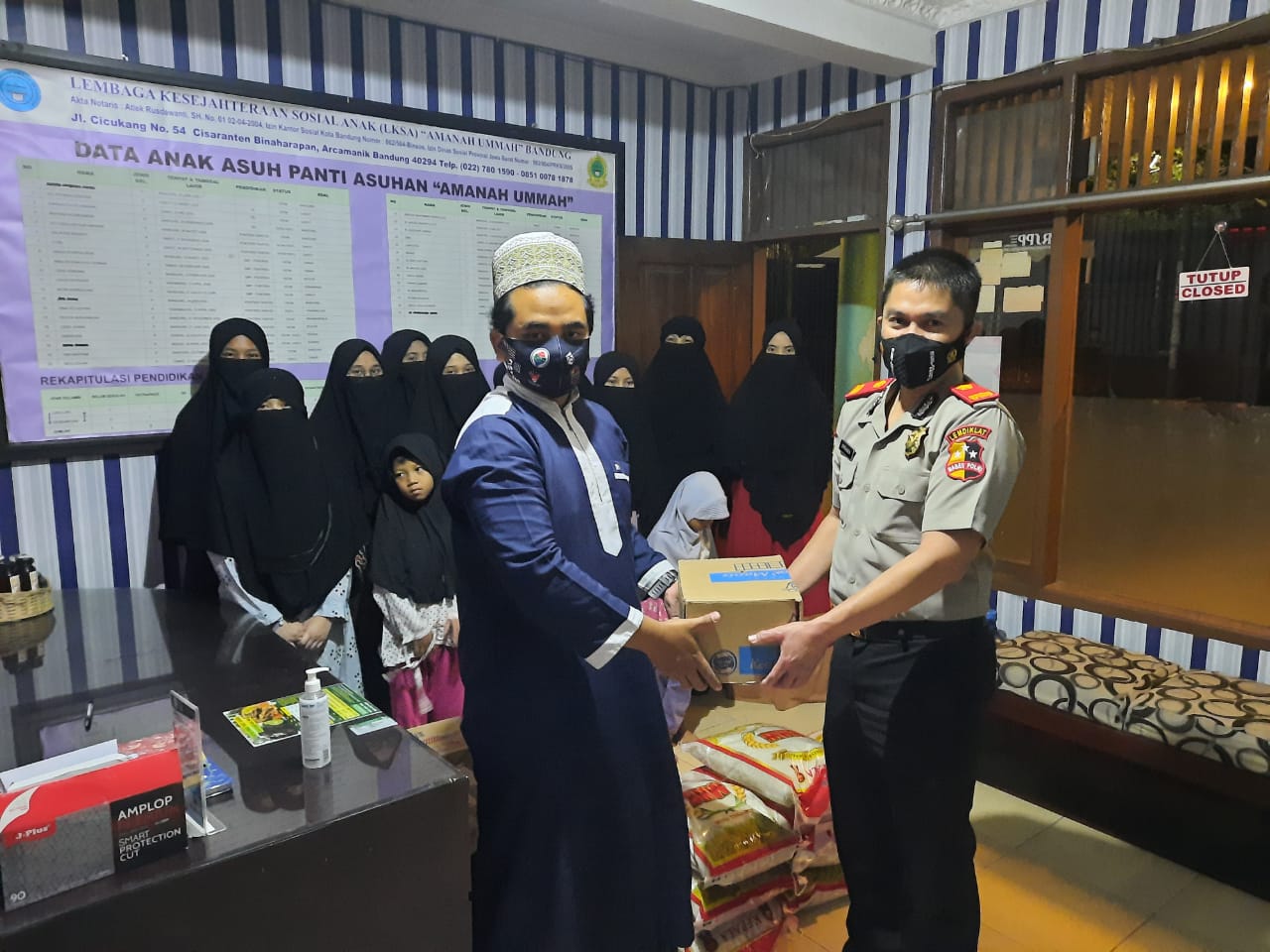 Serdik Sespimmen Polri Dikreg Ke-61 Bagi Sembako di Panti Asuhan Amanah Umah