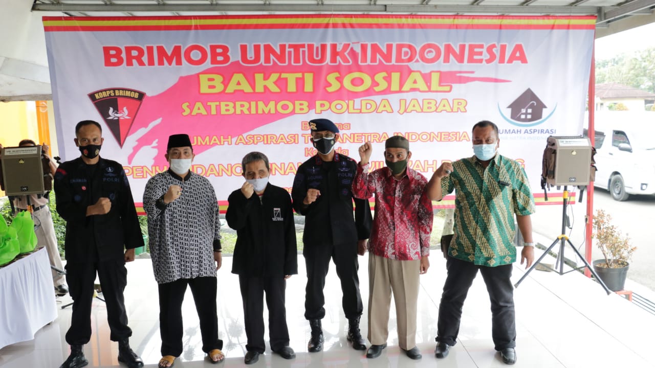 Brimob Jabar Bersama Yayasan Rumah Aspirasi Berikan Santunan Kepada Penyandang Tunanetra