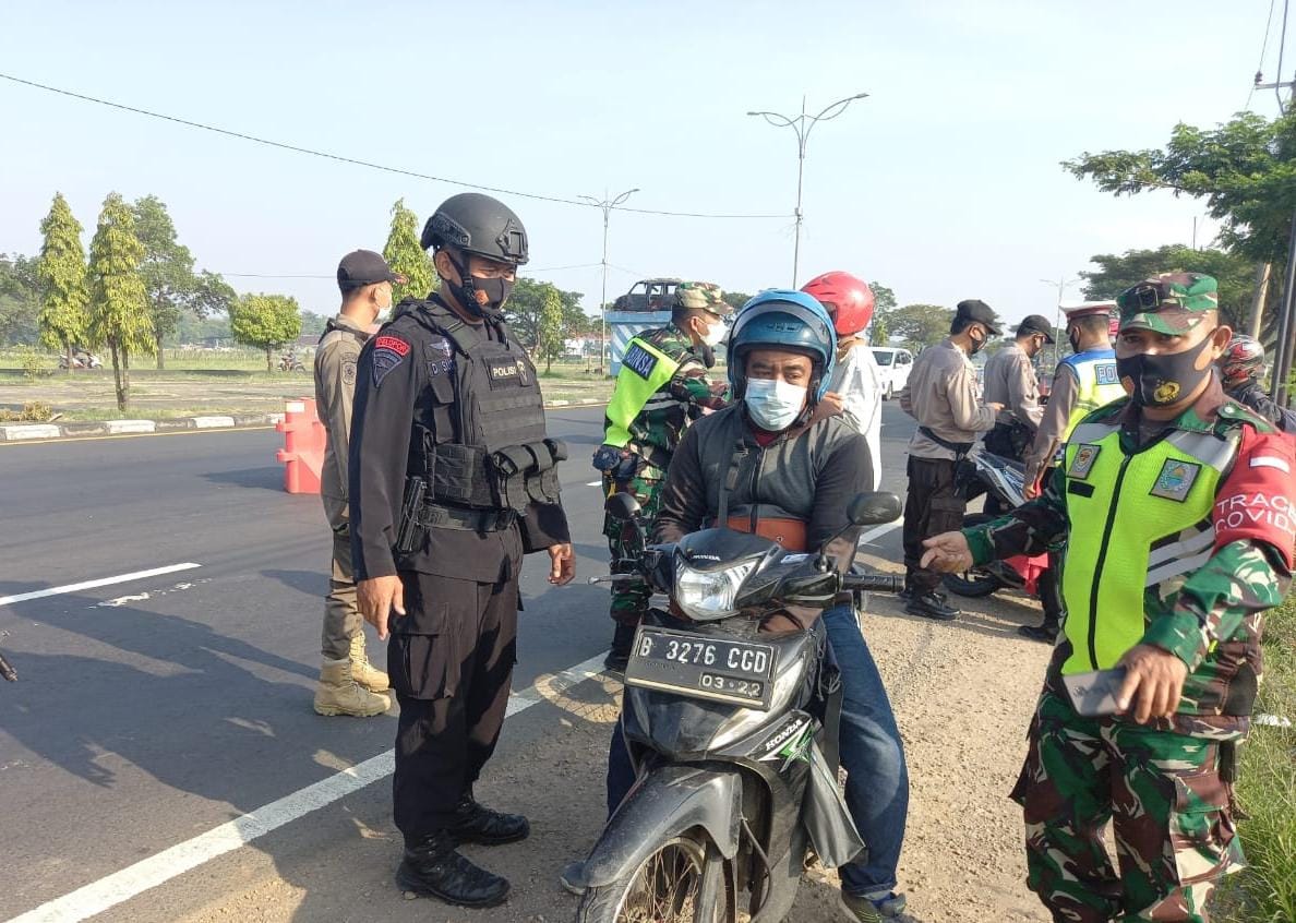 Brimob Jabar Melaksanakan Pengamanan Larangan Mudik Lebaran Tahun 2021