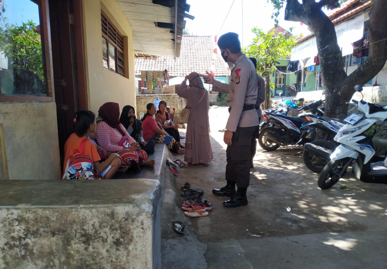 Brimob Jabar Berusaha Kurangi Penyebaran Covid-19 Di Beberapa Daerah  Di Jabar