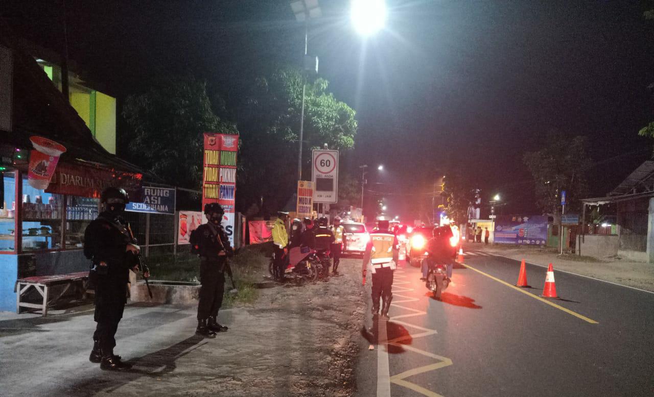 Brimob Jabar Back Up Penyekatan Di Pospam Terpadu Limbangan