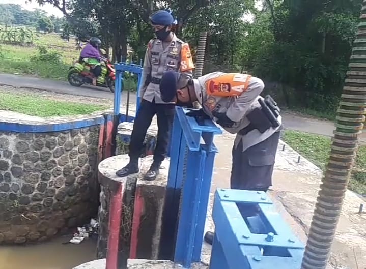 Pintu Air Wanasaba Kembali Didatangi Tim SAR Brimob Jabar