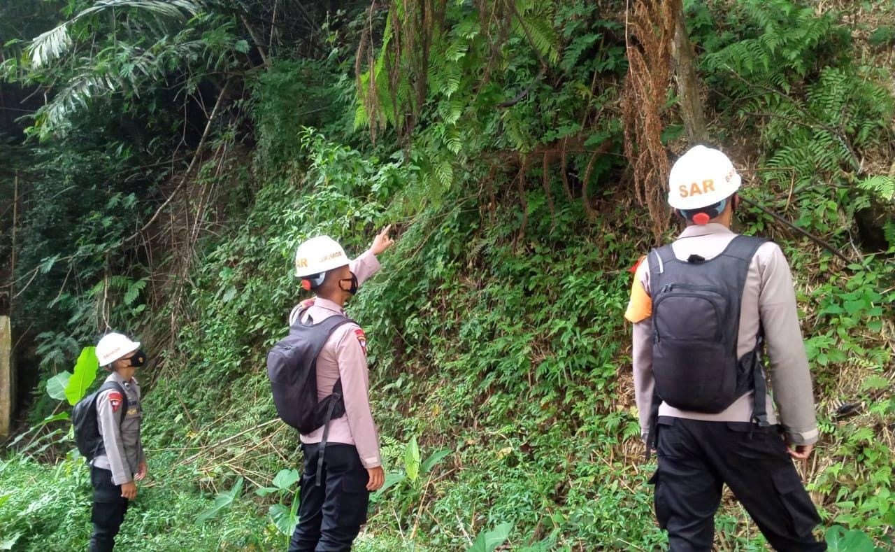 Patroli Tim SAR Brimob Jabar Pantau Tebing Rawan Longsor Wilayah Cianjur