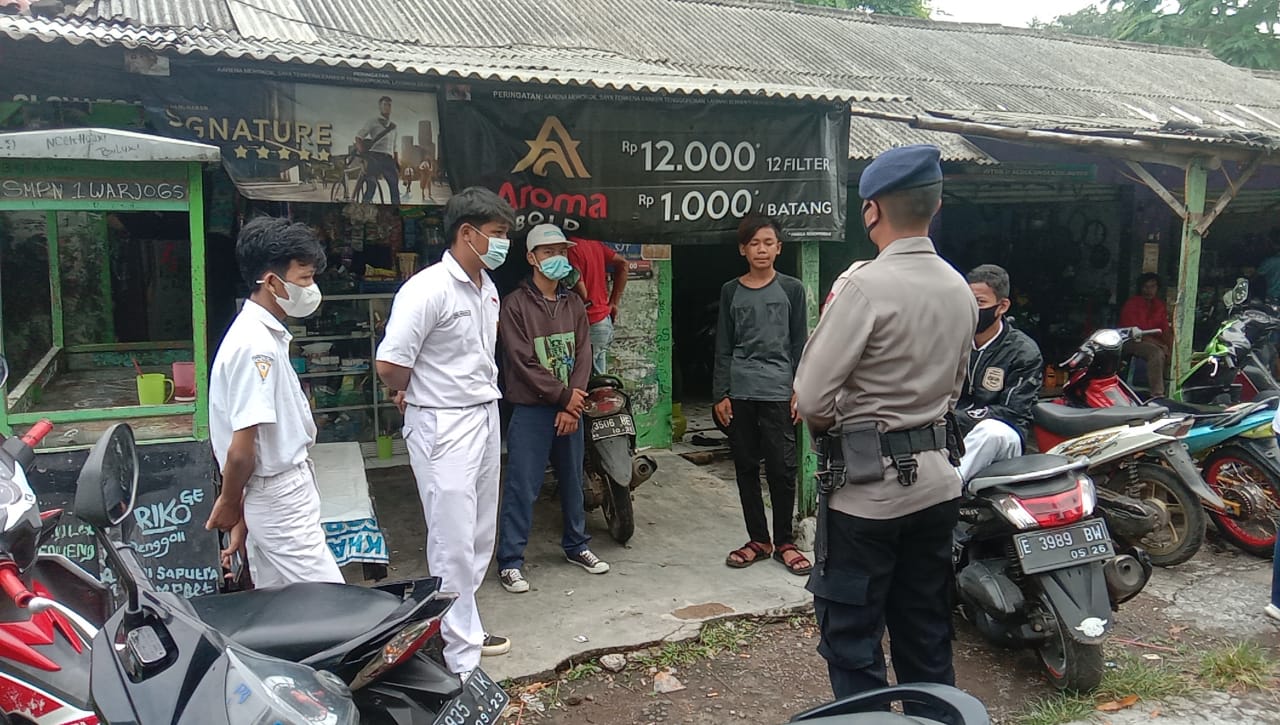 Antisipasi Penyebaran Covid-19, Brimob Jabar Sambang Dialogis Ke Warga Cirebon