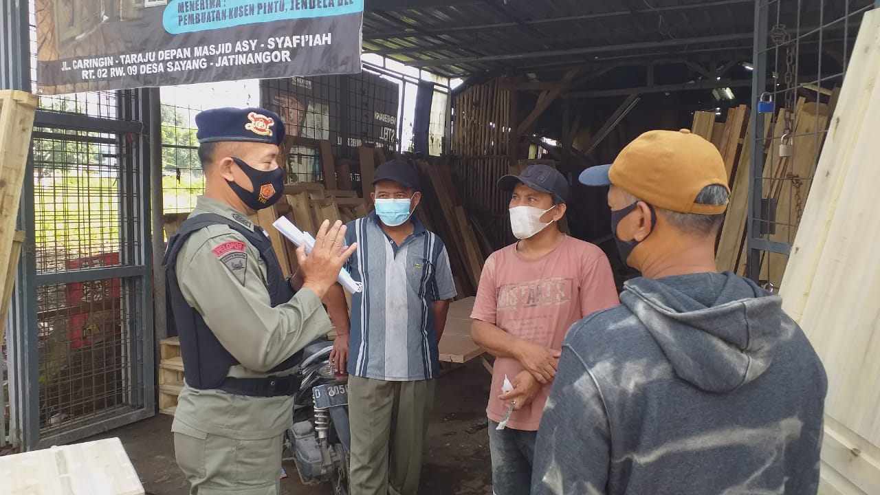 Patroli Brimob Jabar Himbau Warga Patuhi Prokes Selama Covid 19 Belum Dinyatakan Selesai