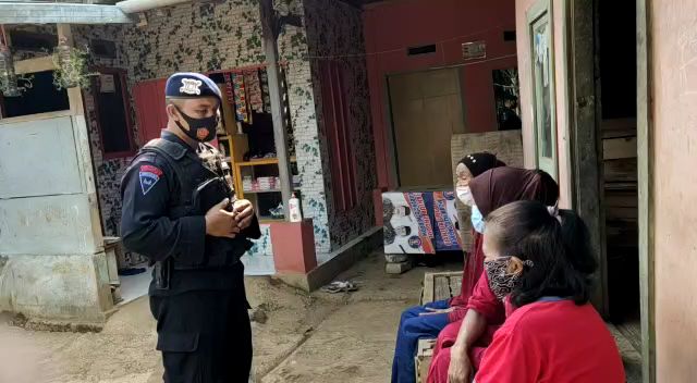 Patroli Sambang Desa Binaan Sat Brimob Polda Jabar Himbau Tentang Ketahanan Pangan