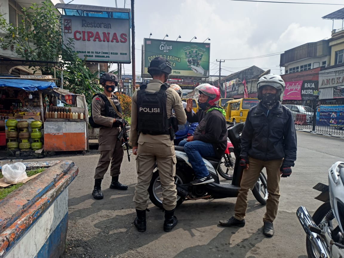 Tidak Hentinya Brimob Jabar Laksanakan Dialogis Kepada Masyarakat Terkait Patuhi Protokol Kesehatan