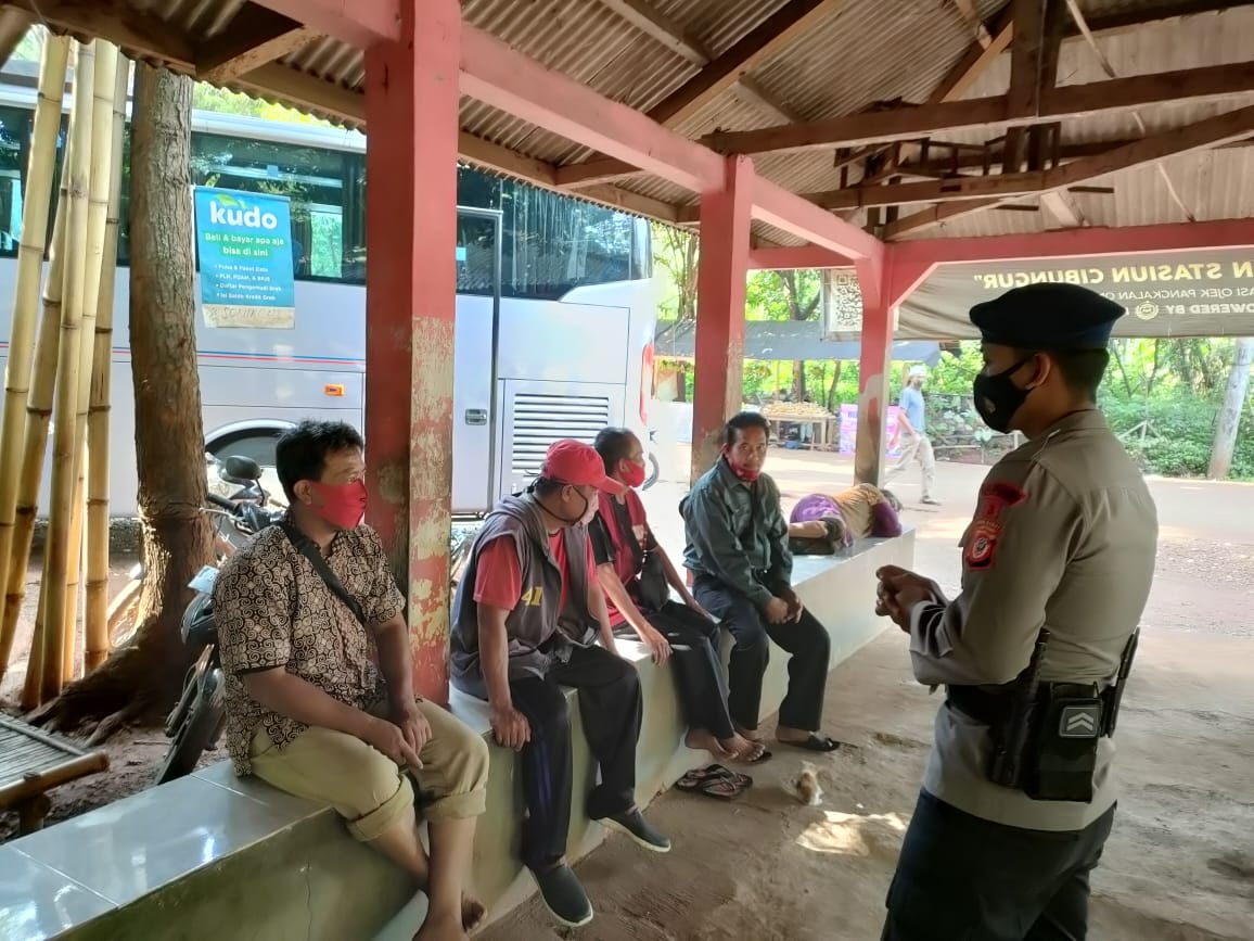 Patroli Sambang Pangkalan Ojek Stasiun Cibungur Brimob Jabar Berikan Pesan Kamtibmas