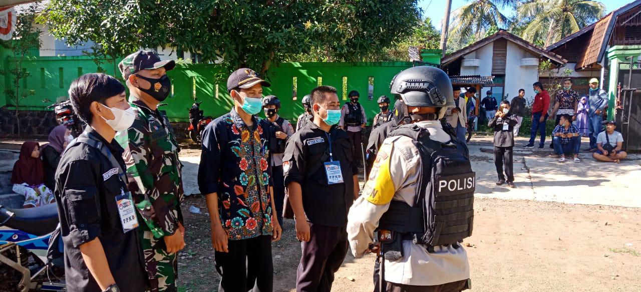 Tahap Pemungutan Dan Penghitungan Suara Pilkades Serentak, Brimob Jabar Laksanakan Patroli ke TPS – TPS