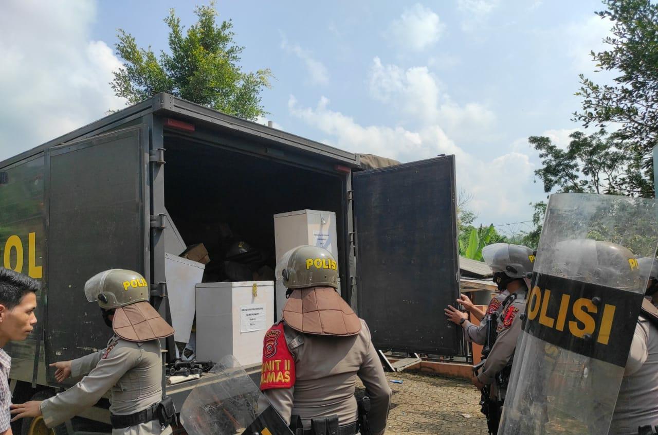 Brimob Jabar Lakukan Back Up Pengamanan Ekses Hasil Pilkades Garut di Kecamatan Singajaya