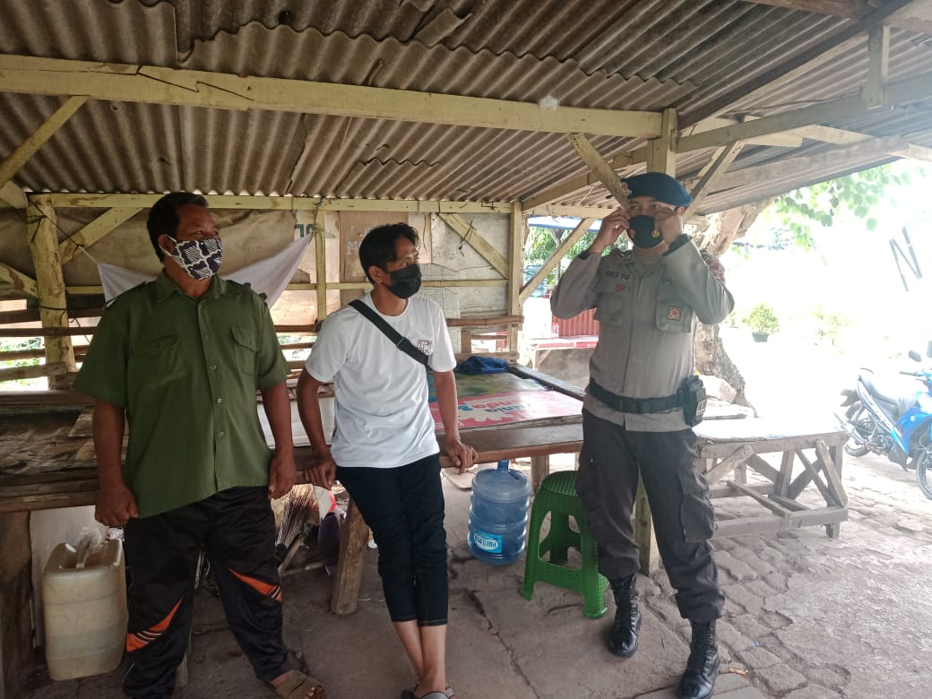 Brimob Jabar Sambangi Pangkalan Ojek Ciwangi Agar Terapkan Prokes