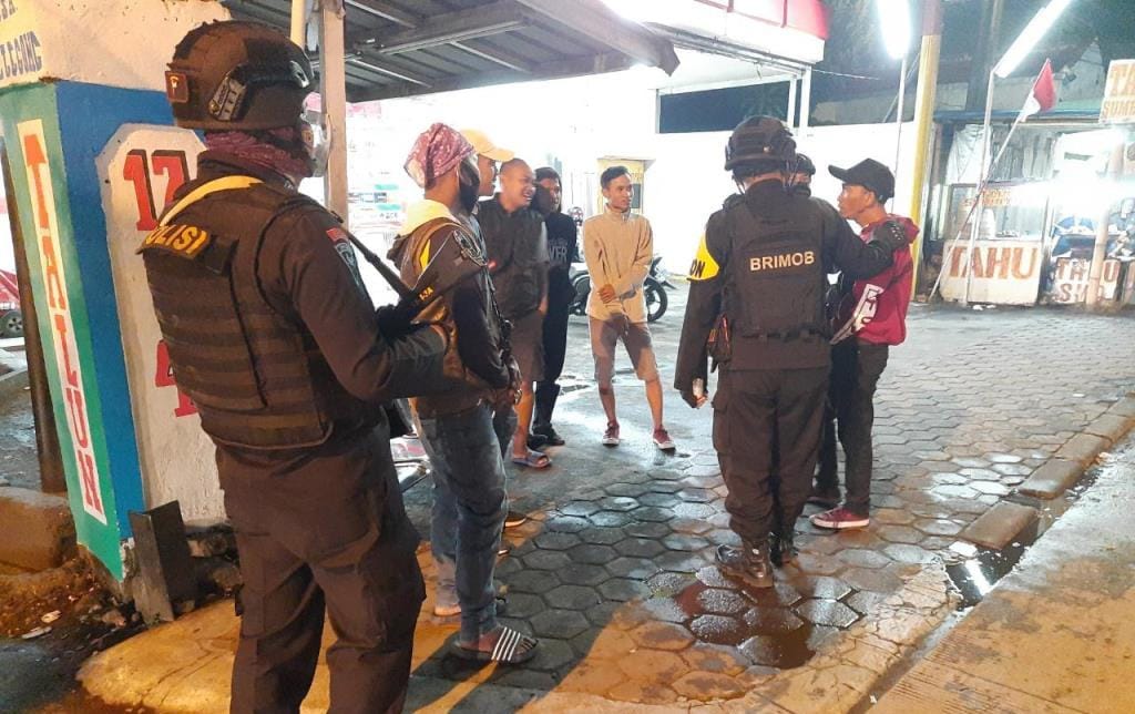 Brimob Jabar Laksanakan Patroli Dengan Sasaran Warga Talun Rancaekek