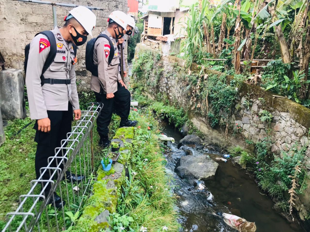 Antisipasi Banjir, Tim SAR Brimob Jabar Kembali Cek Beberapa Pintu Sungai Wilayah Cipanas