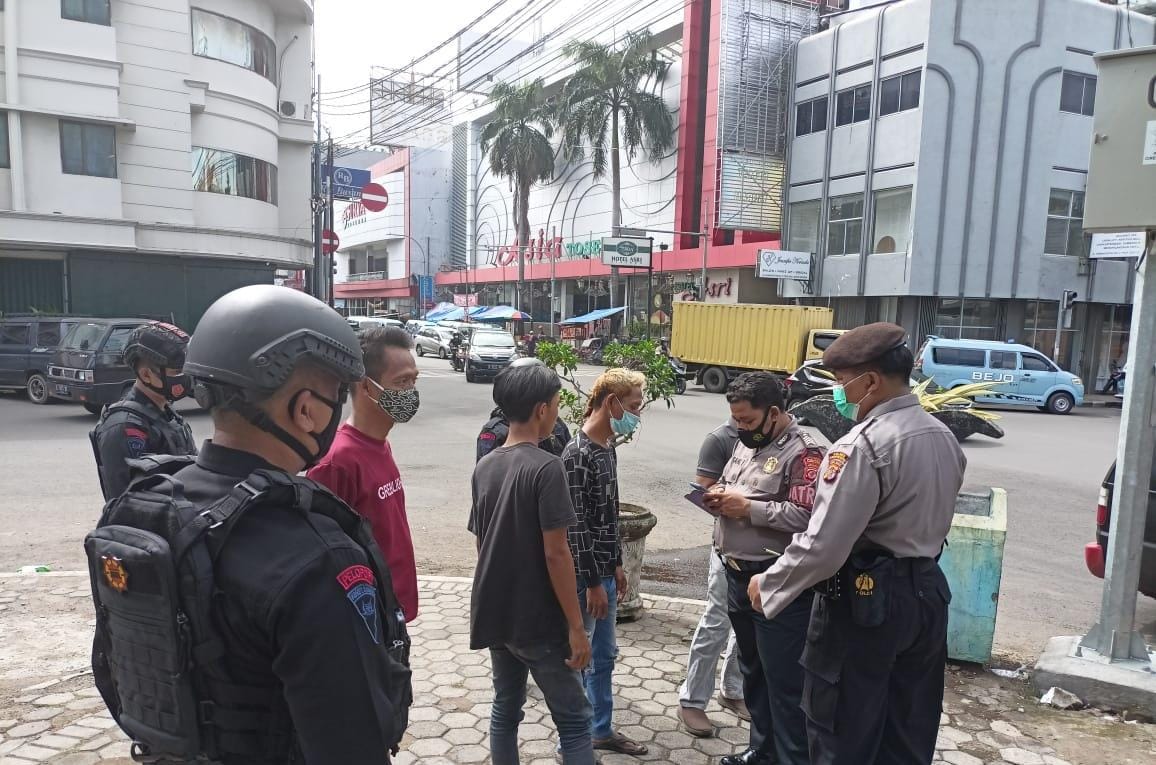 Antisipasi Gangguan Kamtibmas Brimob Jabar Melakukan Giat Patroli