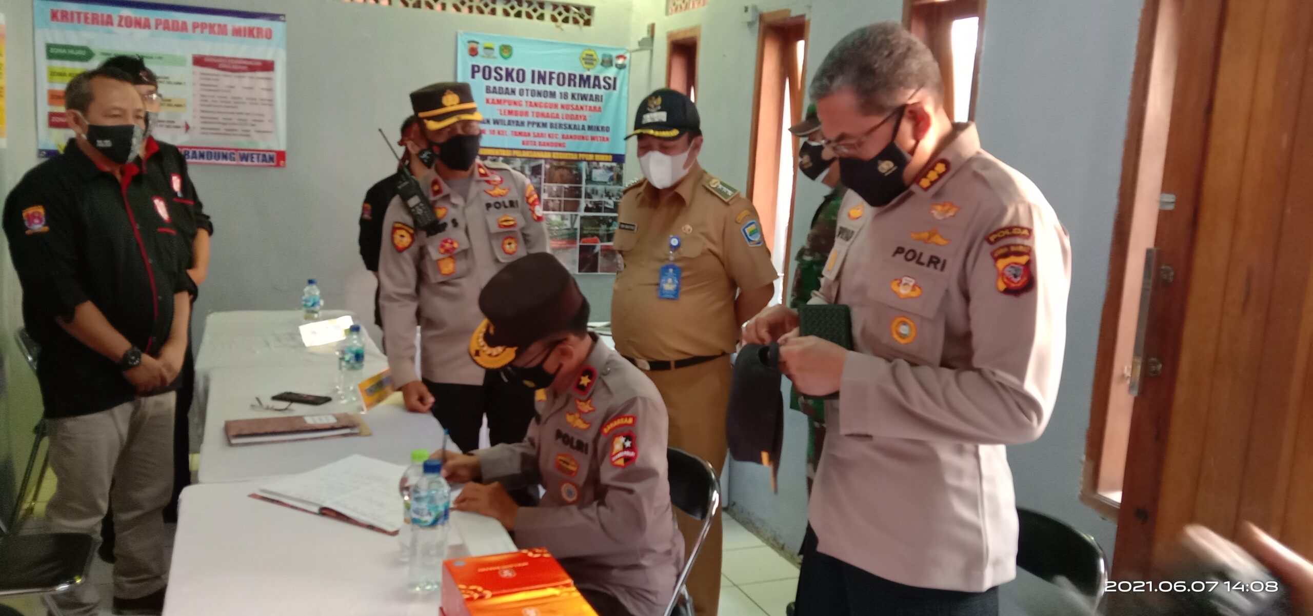 Monitoring dan Asistensi PPKM Mikro Korbinmas Baharkam Polri di RW 18 Tamansari 