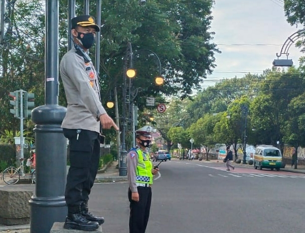 Kerahkan Personil Gatur Pagi, Kapolsek Bandung Wetan Terjun Langsung Pimpin Anggota