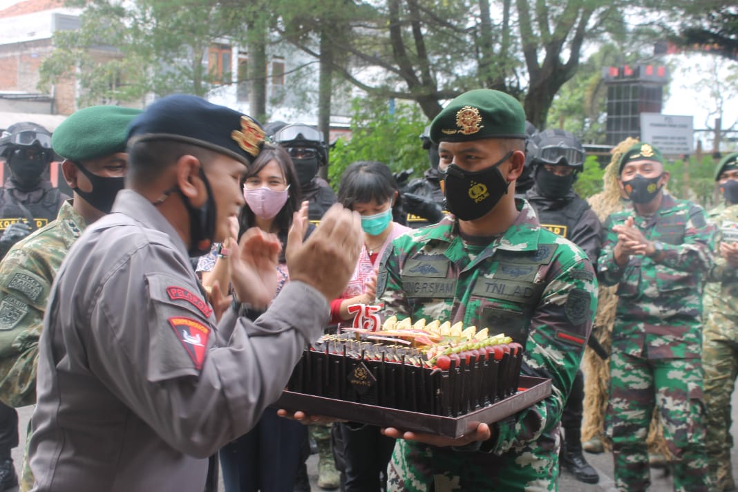 Rombongan Yonif 303/SSM Datangi Mako Brimob Kompi 4 Batalyon A Pelopor Satbrimob Polda Jabar