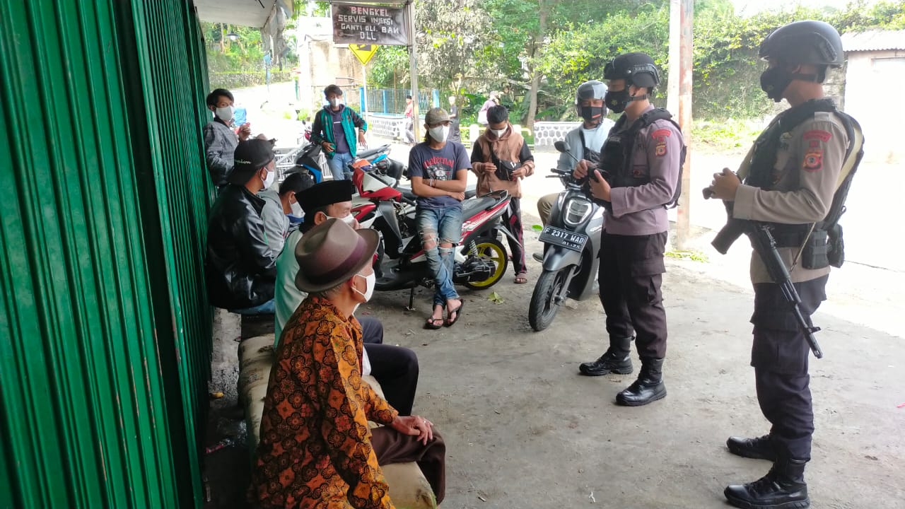 Klaster Baru Terjadi Di Jawa Barat, Brimob Polda Jabar Berikan Edukasi Pentingnya Protokol Kesehatan