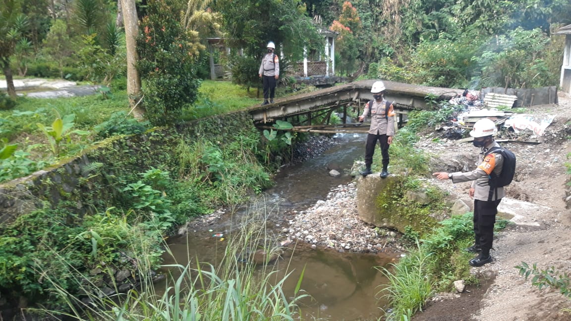Cuaca Terpantau Labil, Brimob Jabar Patroli SAR Secara Rutin Ke Tempat Tempat Rawan Bencana