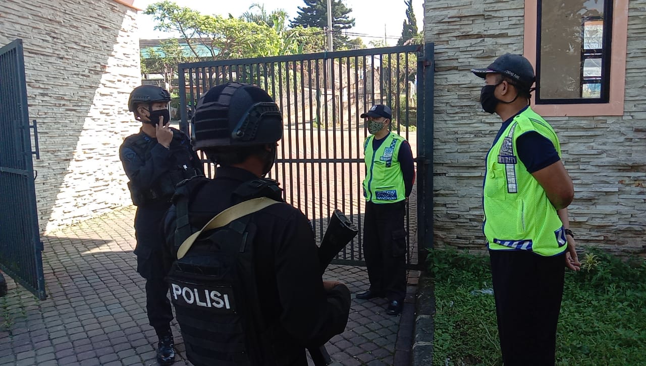 Vila Orchid Park Jadi Sasaran Patroli Kamtibmas Dan Prokes Anggota Brimob Jabar