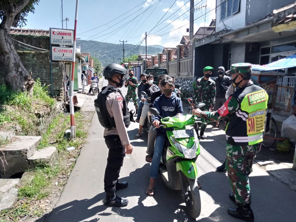 Percepat Penanganan Covid-19, Sinergritas TNI-Polri Terus Berupaya Imbau Prokes Kepada Masyarakat