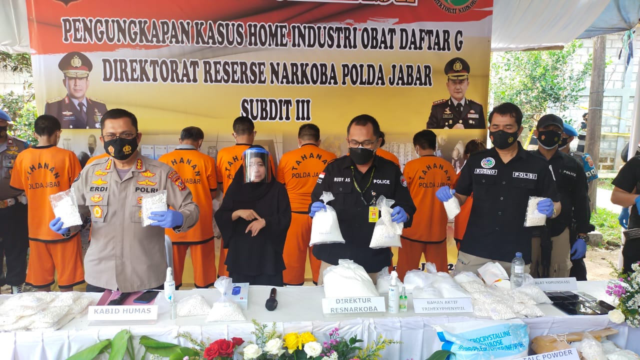 Direktorat Reserse Narkoba Polda Jabar Berhasil Ungkap Sindikat Peracik Obat Ilegal 
