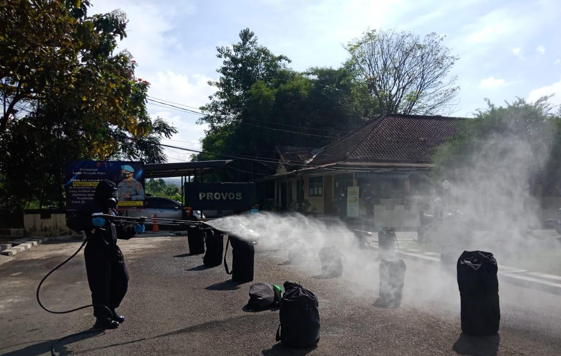 Sterilkan Anggota Baru Saat Memasuki Mako Brimob Polda Jabar