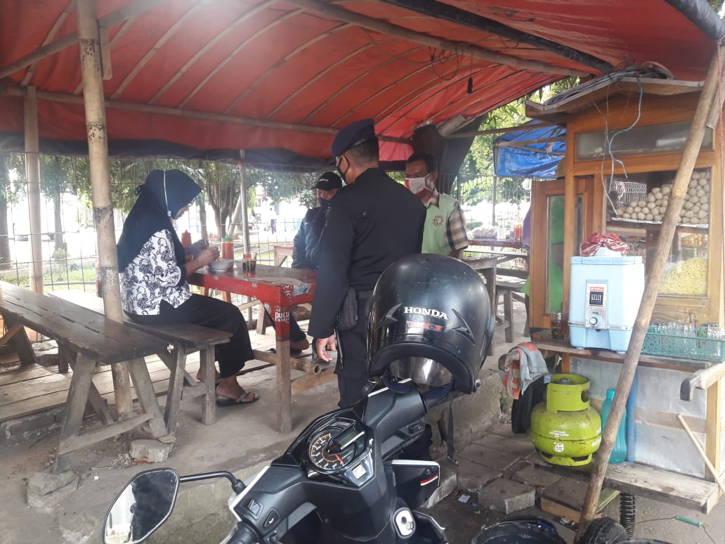 Bhakti Brimob Cegah Covid 19  Satbrimob Jabar Sosialisasikan PPKM dan 5M