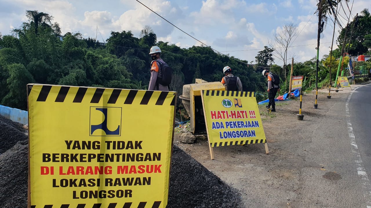 Tim Search And Rescue (SAR) Brimob Polda Jabar Patroli Ke Tempat-tempat Rawan Bencana