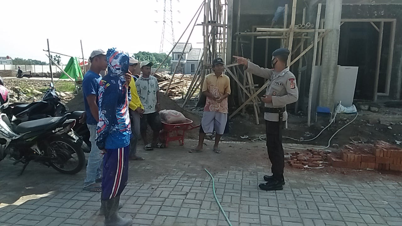 Brimob Rutin Sosialisasikan Penerapan Protokol Kesehatan Kepada Pekerja