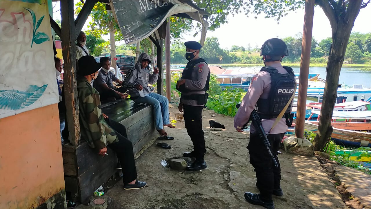 Brimob Jabar Berikan Edukasi Protokol Kesehatan Agar Selalu Patuh Di Tengah PPKM Darurat
