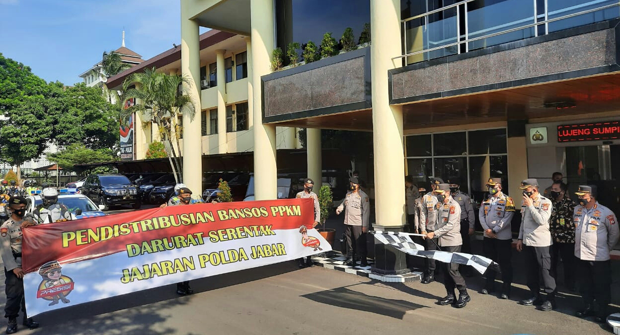 Polda Jabar Kembali Beri Bantuan Sosial Bagi Masyarakat, Saat Penerapan PPKM Darurat