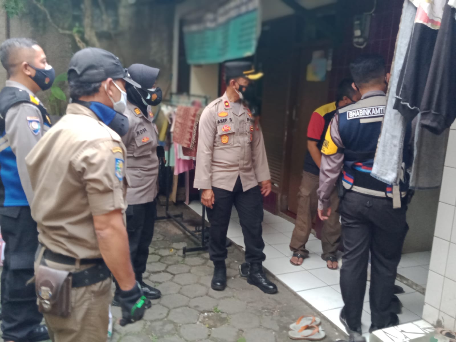 Giat Imbangan Pembagian Sembako Polsek Bandung Wetan di RW.07 Kel.Tamansari