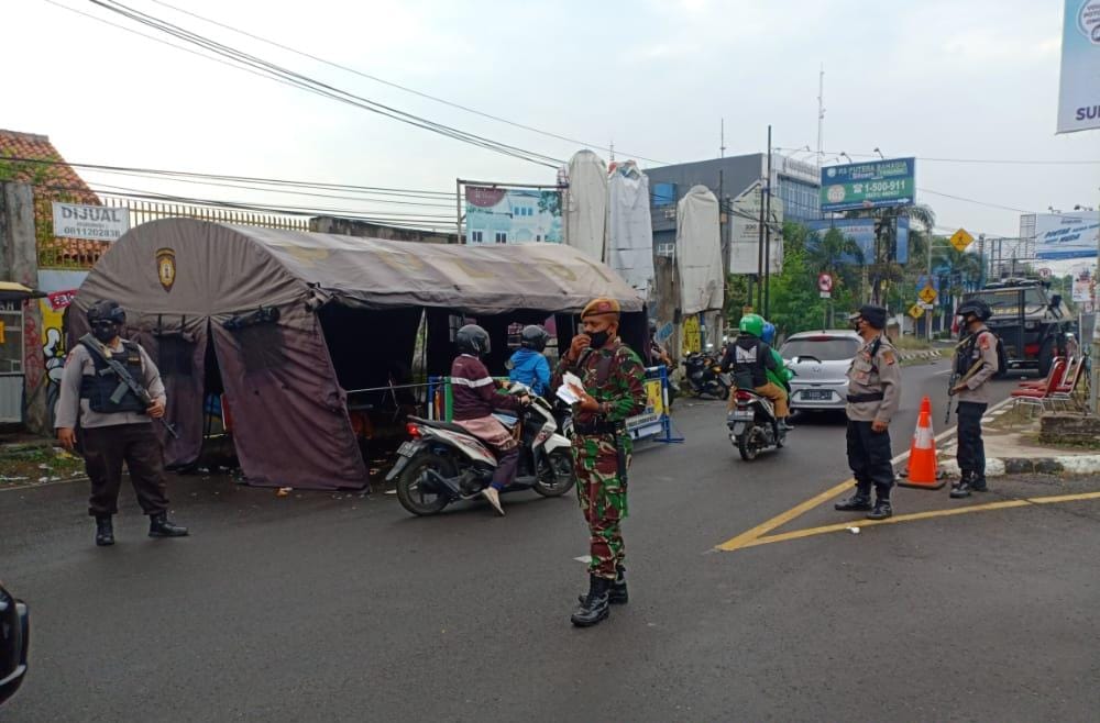 Brimob Jabar Dan Satwil Pantau PPKM Kota Cirebon