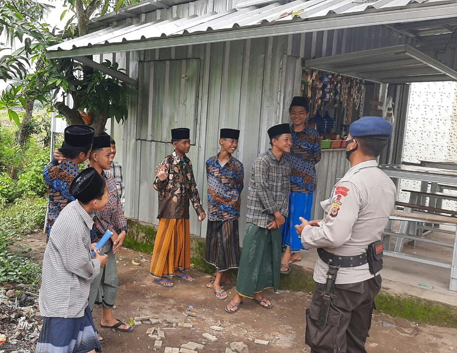 Ditengah Pandemi, Brimob Jabar Tak Pernah Bosan Ingatkan Remaja Untuk Taat Prokes