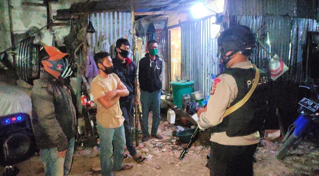 Peduli Warga Di Tengah Pandemi, Brimob Jabar Himbau Warga Perketat Prokes