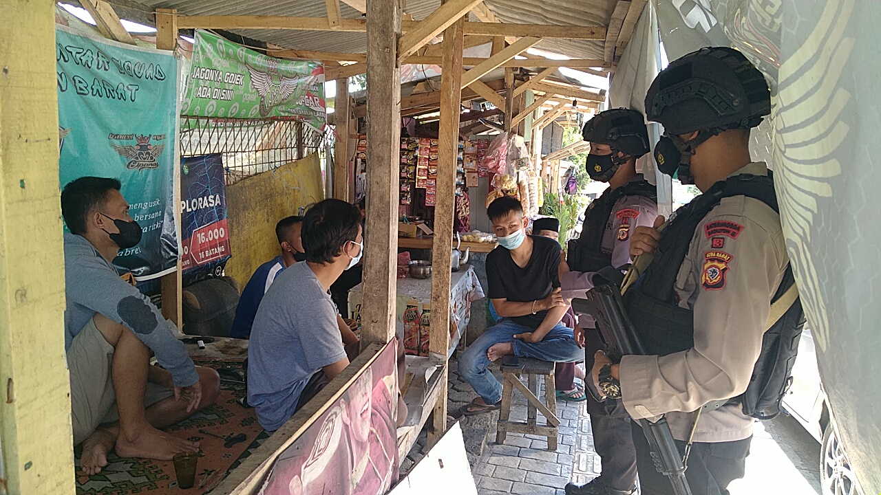 Personil Brimob Jabar Sosialisasi Terkait PPKM Darurat Yang Saat Ini Sedang Berlangsung