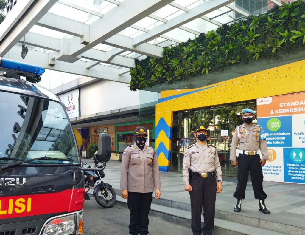 Dukung PPKM Darurat, Satbinmas Polrestabes Bandung Patroli Mobile Bubarkan Kerumunan