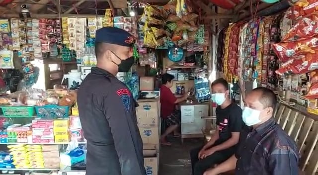 Patroli Brimob Jabar Sambangi Warga Di Jalan Raya Cikopo Imbau Protokol Kesehatan